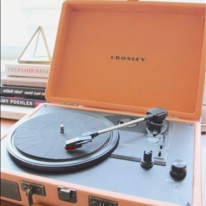 Crosley Coral Suitcase Record Player UO